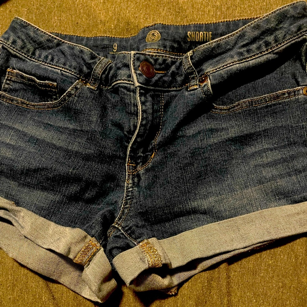 Pre loved shorts size 9